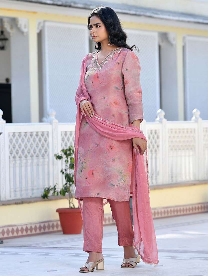 women three quarter sleeve kurta pant with dupatta set - 22068514 - Standard Image - 4