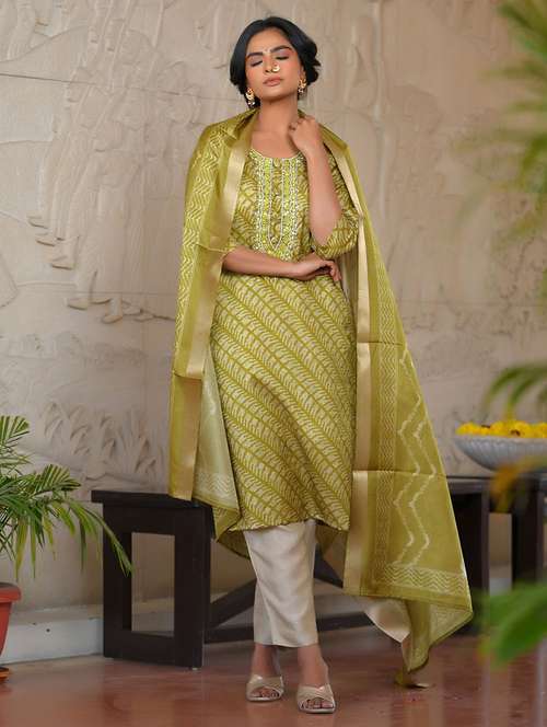 women three quarter sleeve kurta pant with dupatta set - 22068517 - Standard Image - 0
