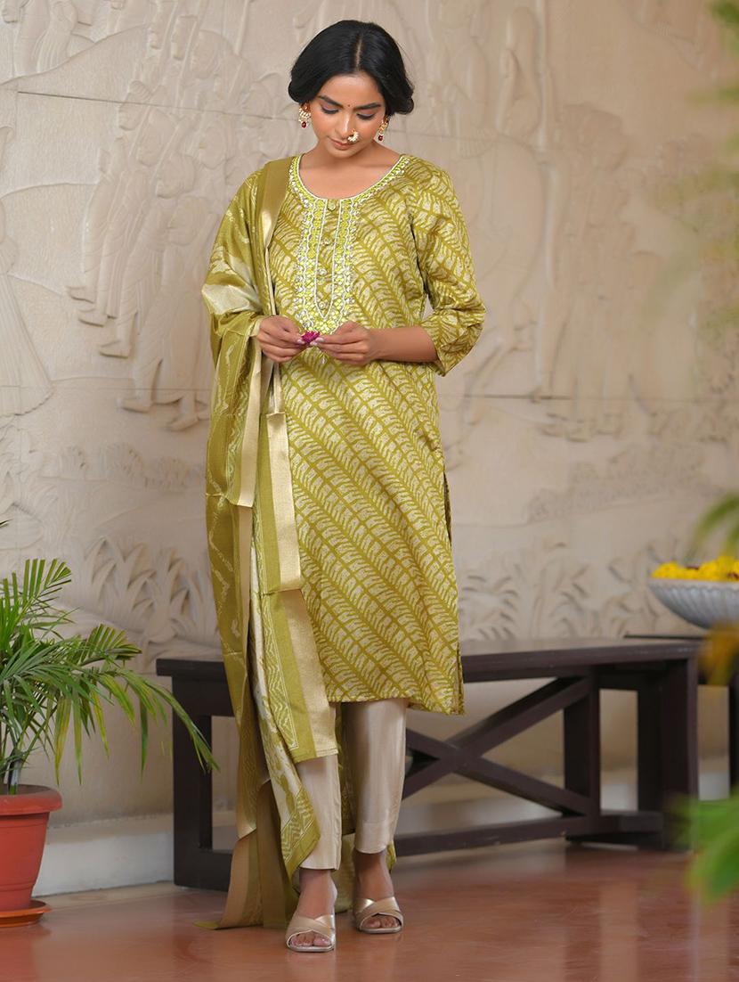women three quarter sleeve kurta pant with dupatta set - 22068517 -  Standard Image - 1