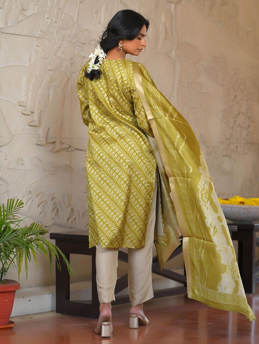 women three quarter sleeve kurta pant with dupatta set - 22068517 - Standard Image - 4