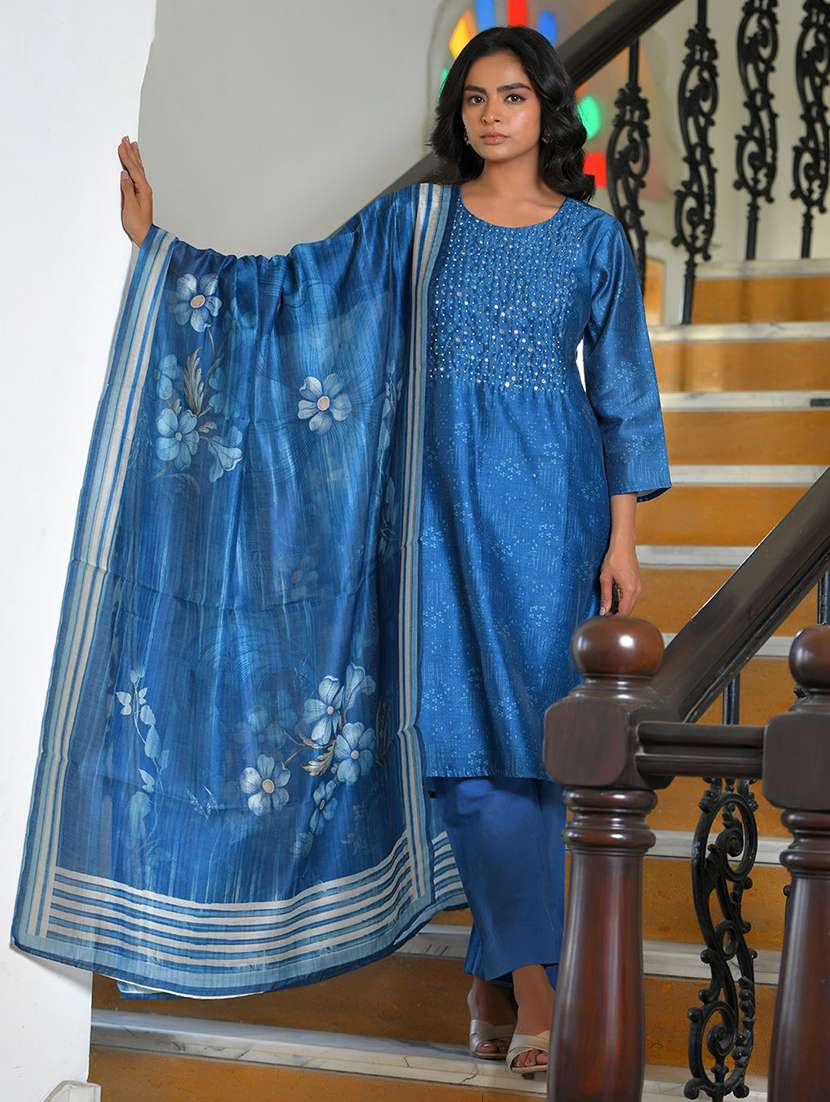 women three quarter sleeve kurta pant with dupatta set - 22068519 -  Standard Image - 1