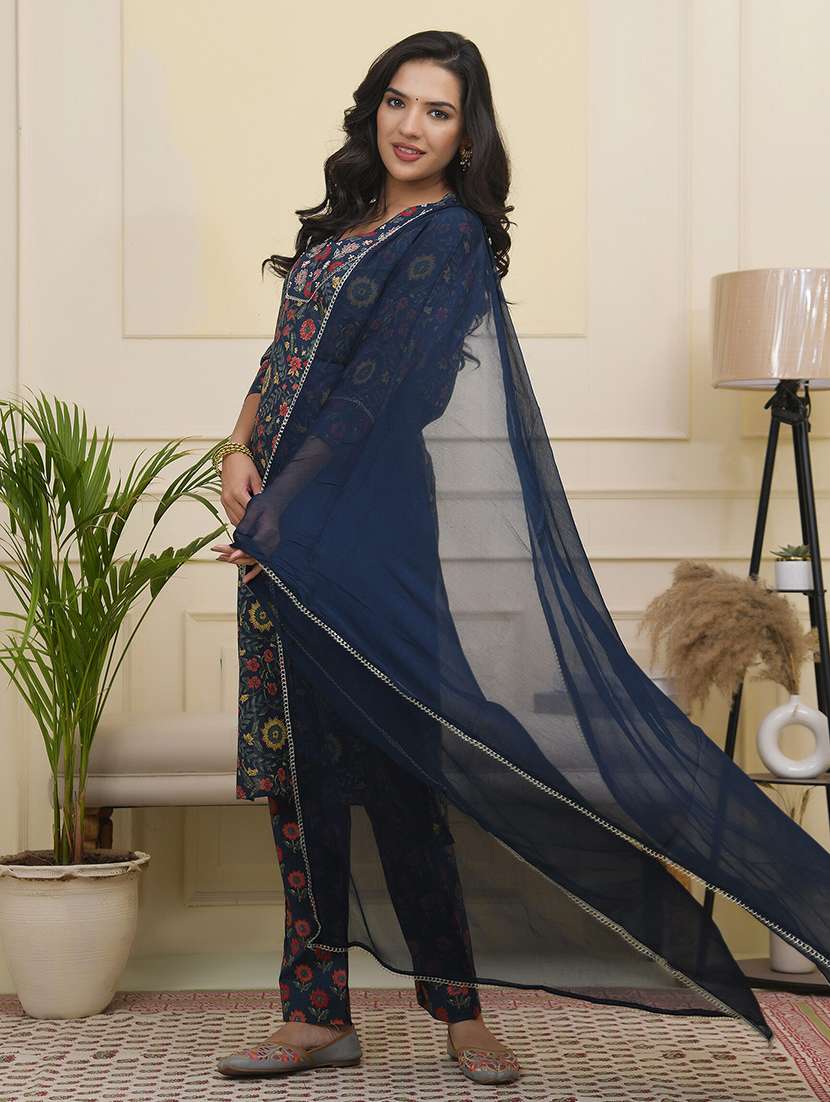 women three quarter sleeve kurta pant with dupatta set - 22068528 - Standard Image - 1
