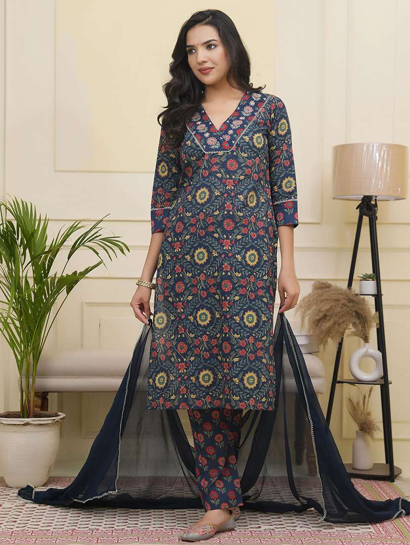 women three quarter sleeve kurta pant with dupatta set - 22068528 - Standard Image - 4
