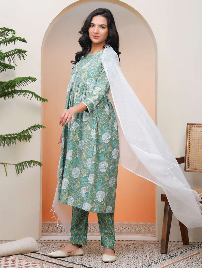 women three quarter sleeve kurta pant with dupatta set - 22068529 - Standard Image - 1