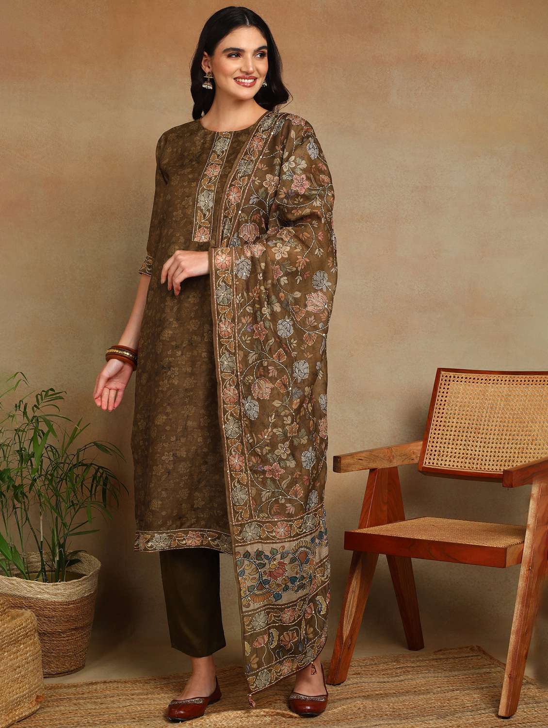 women three quarter sleeve kurta pant with dupatta set - 22068569 - Standard Image - 1