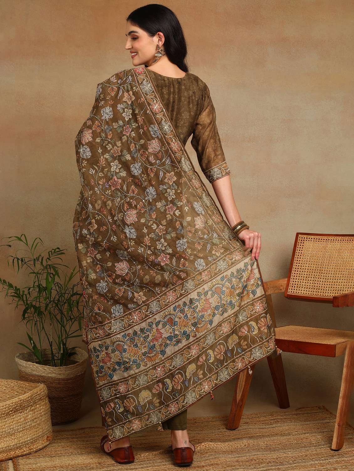 women three quarter sleeve kurta pant with dupatta set - 22068569 - Standard Image - 4