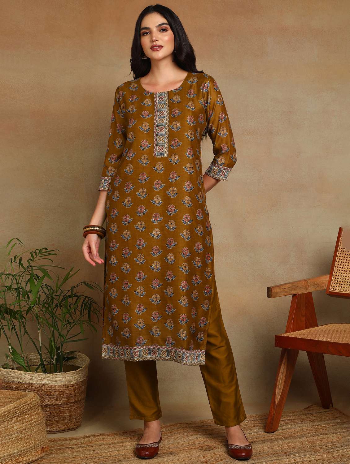 women three quarter sleeve kurta pant with dupatta set - 22068572 - Standard Image - 1