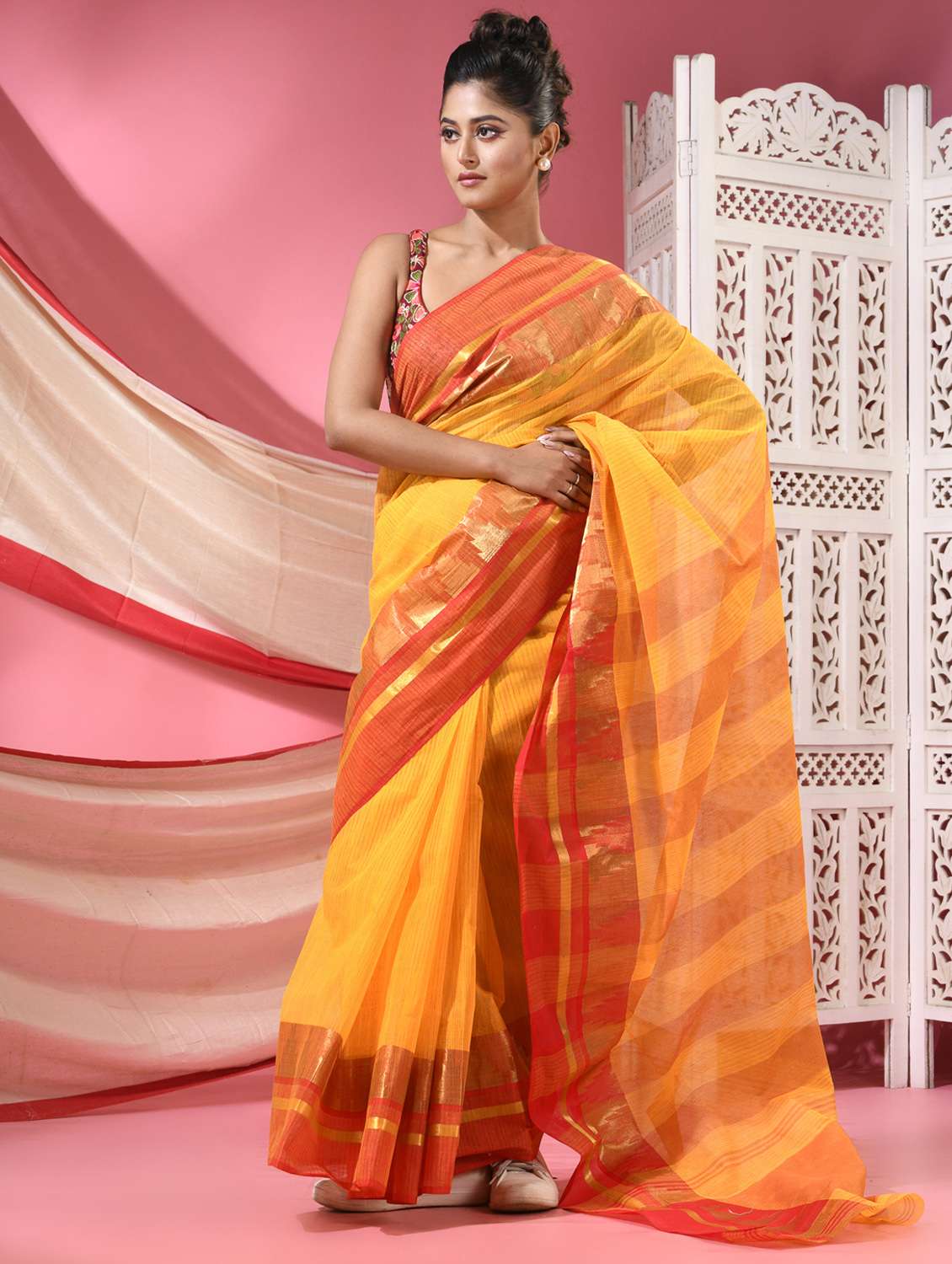 women self design handloom saree