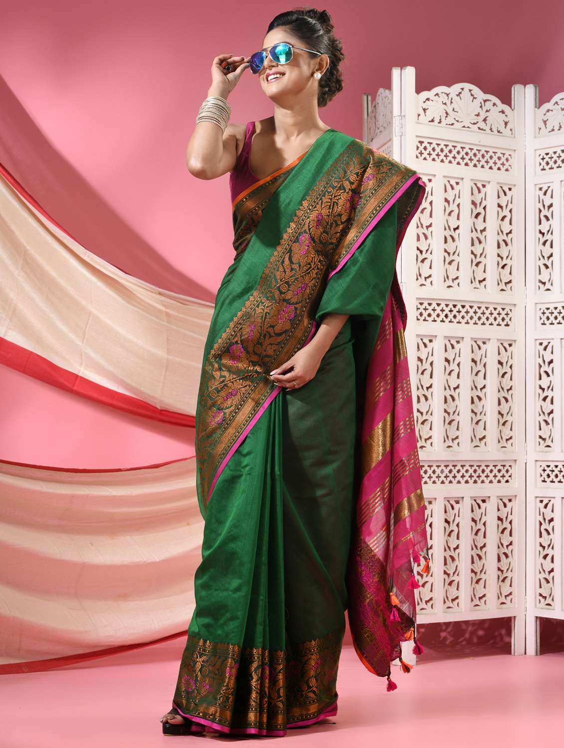 women solid with bordered handloom saree with blouse - 22068619 - Standard Image - 1