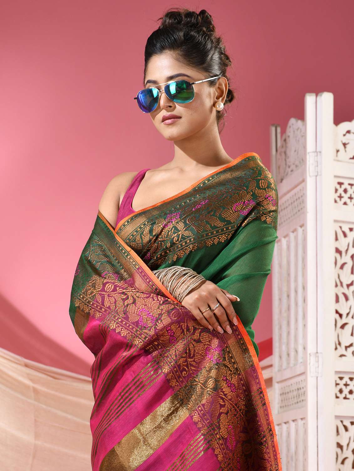 women solid with bordered handloom saree with blouse - 22068619 - Standard Image - 4