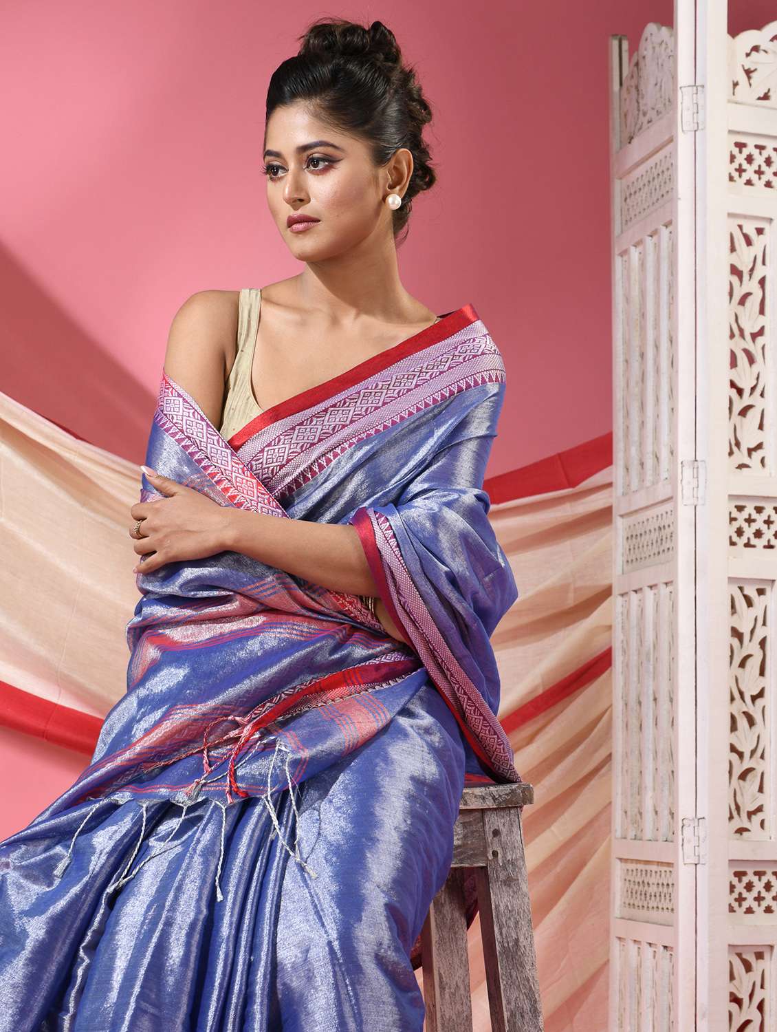 women solid with bordered handloom saree with blouse - 22068627 -  Standard Image - 4