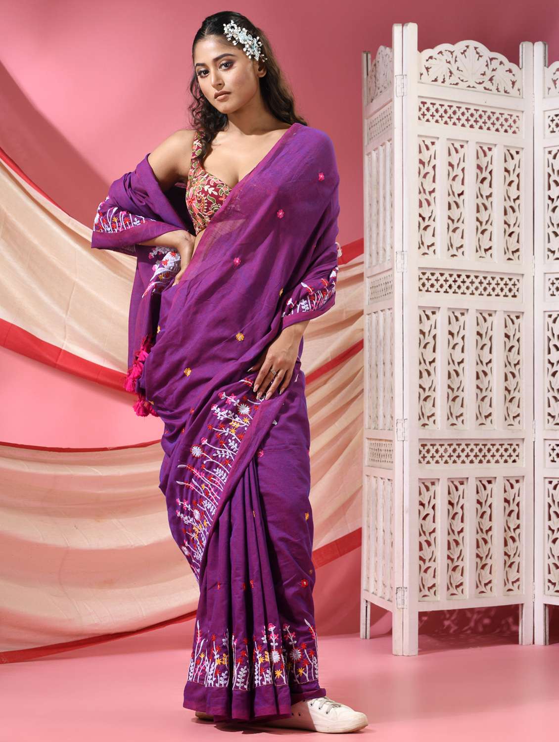women solid with work embroidered saree with blouse - 22068629 -  Standard Image - 1
