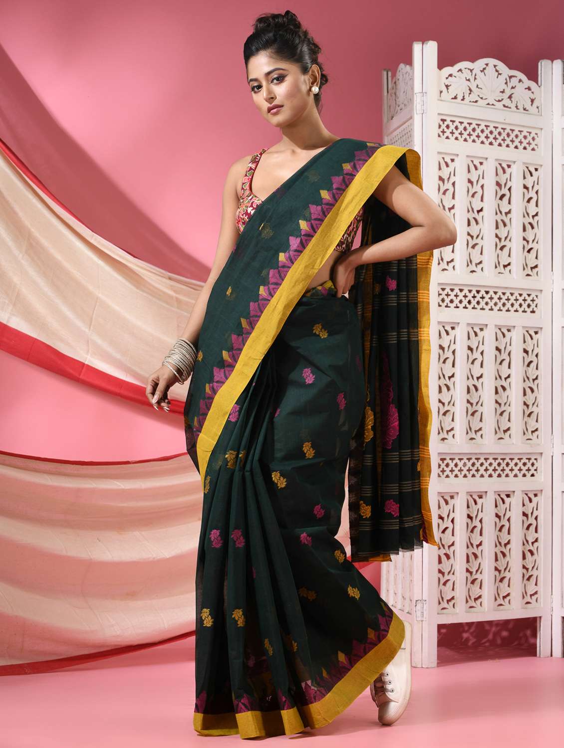 women self design handloom saree - 22068638 - Standard Image - 1
