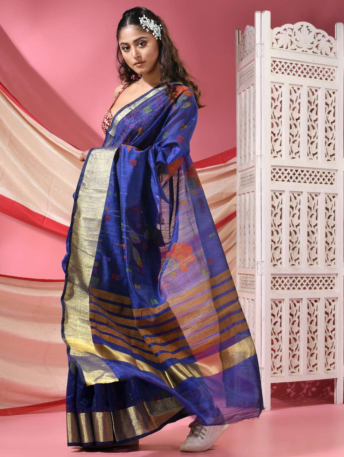 women floral handloom saree with blouse - 22068640 -  Standard Image - 1