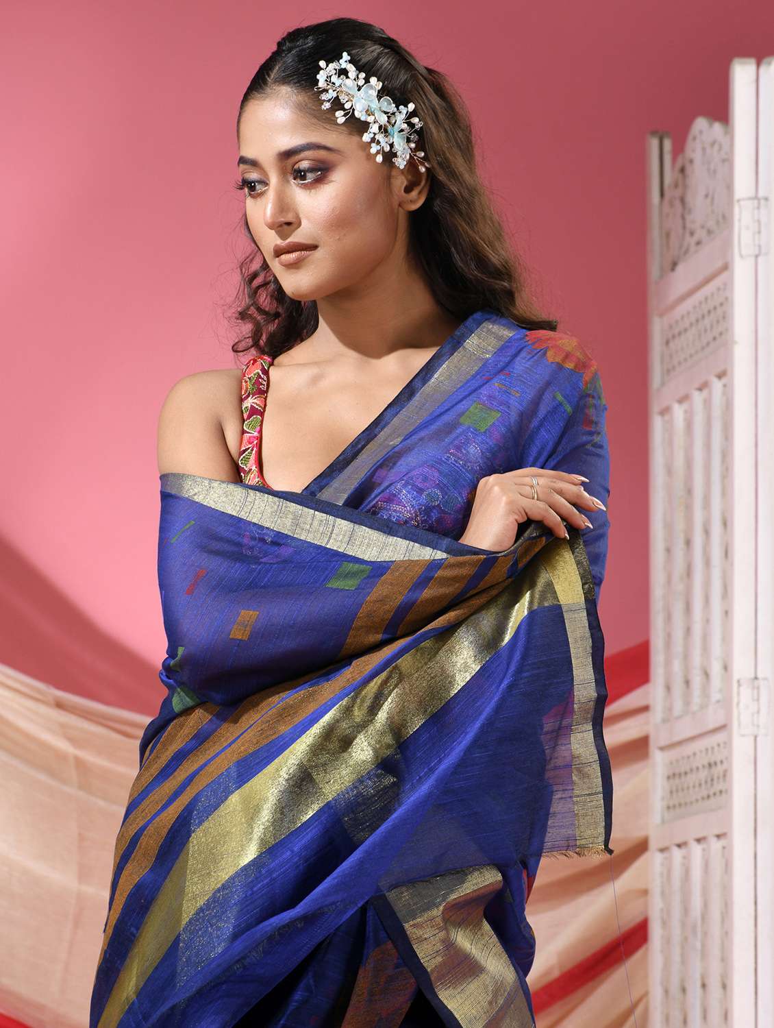 women floral handloom saree with blouse - 22068640 -  Standard Image - 4