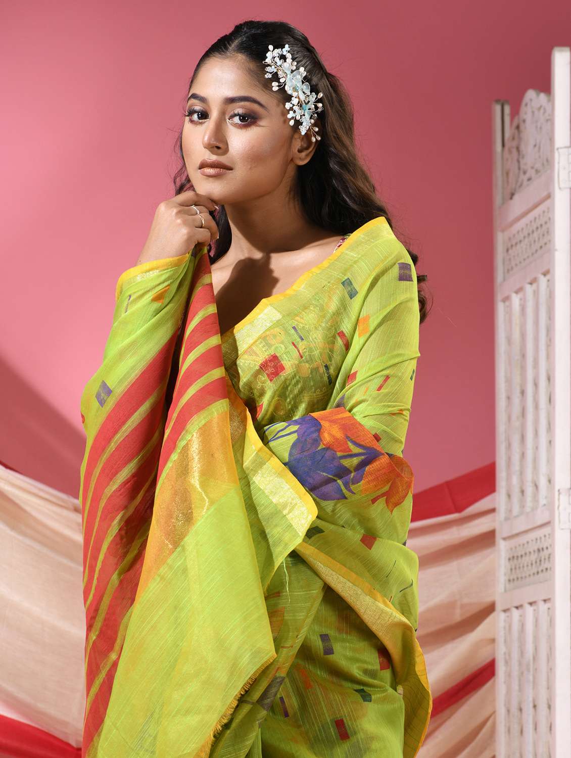 women floral handloom saree with blouse - 22068641 -  Standard Image - 4