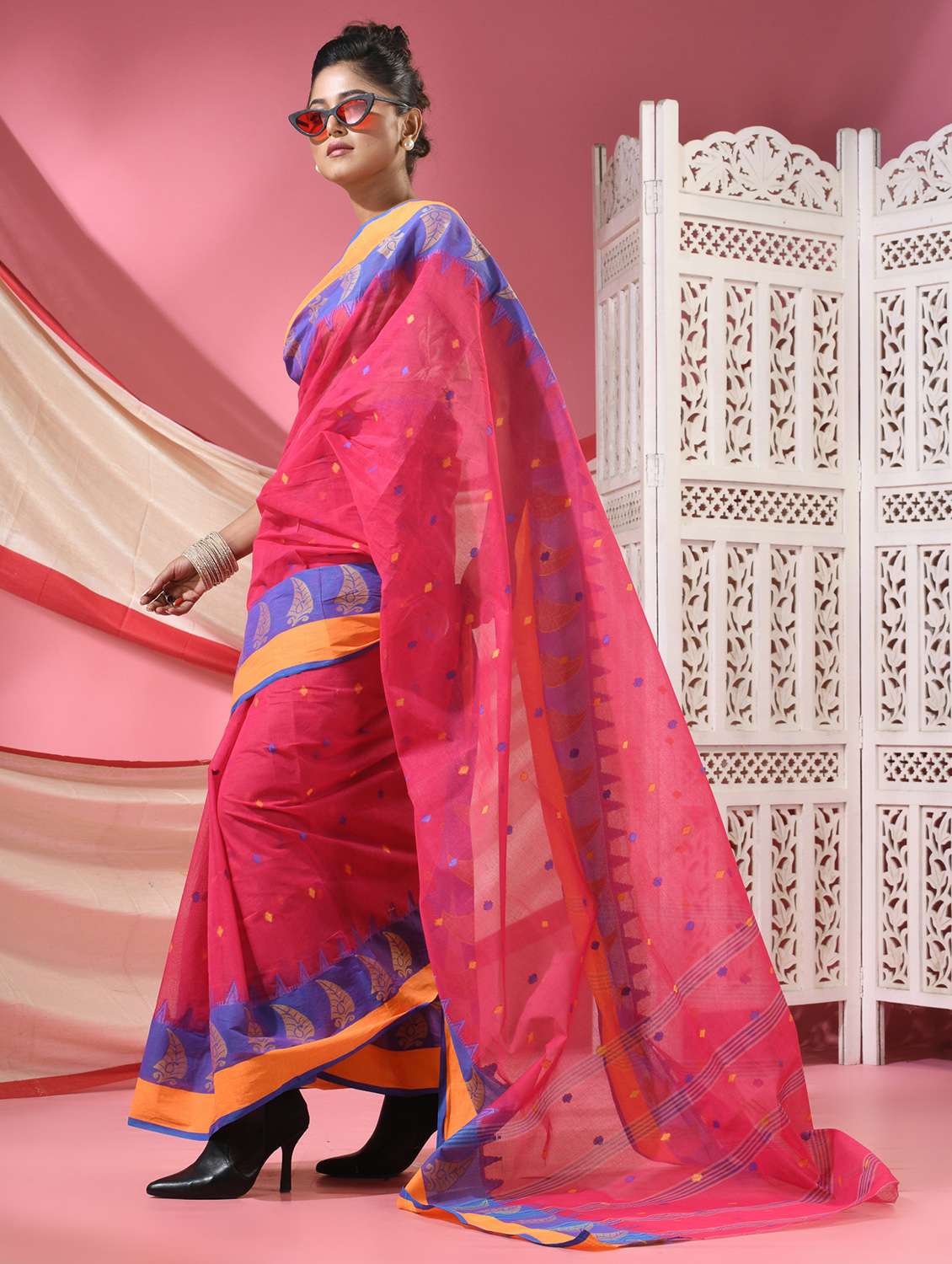 women self design handloom saree - 22068645 - Standard Image - 1