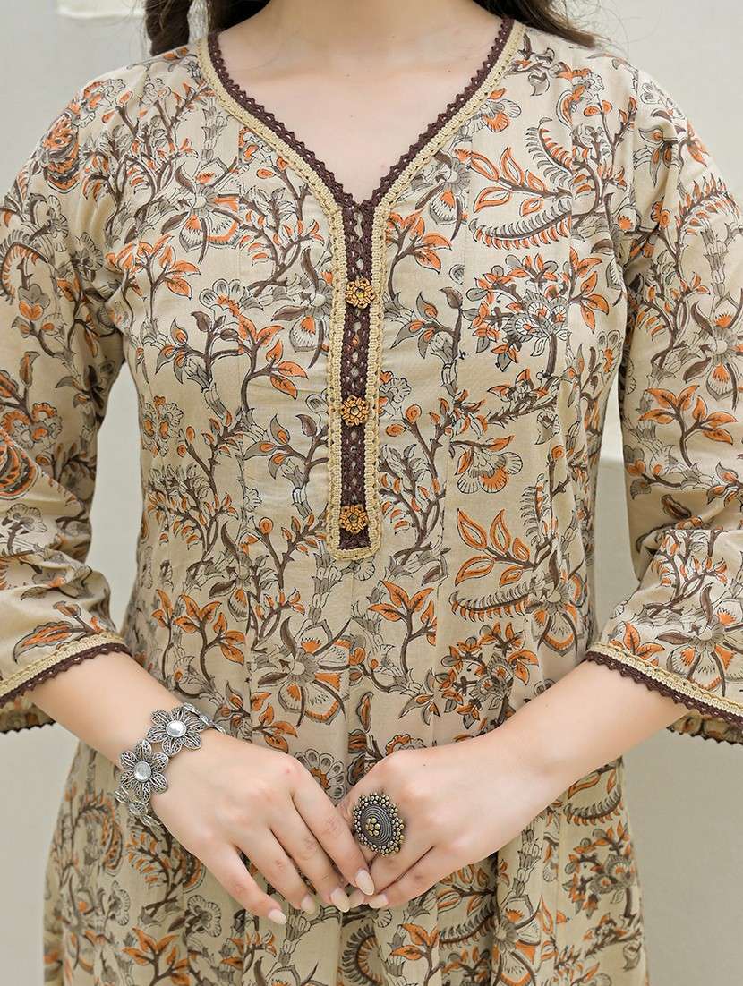 women floral three quarter sleeve kurta pant with dupatta set - 22069205 -  Standard Image - 4