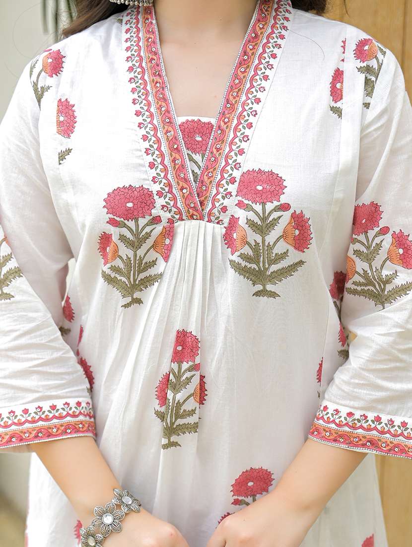 women floral three quarter sleeve kurta pant with dupatta set - 22069207 -  Standard Image - 4