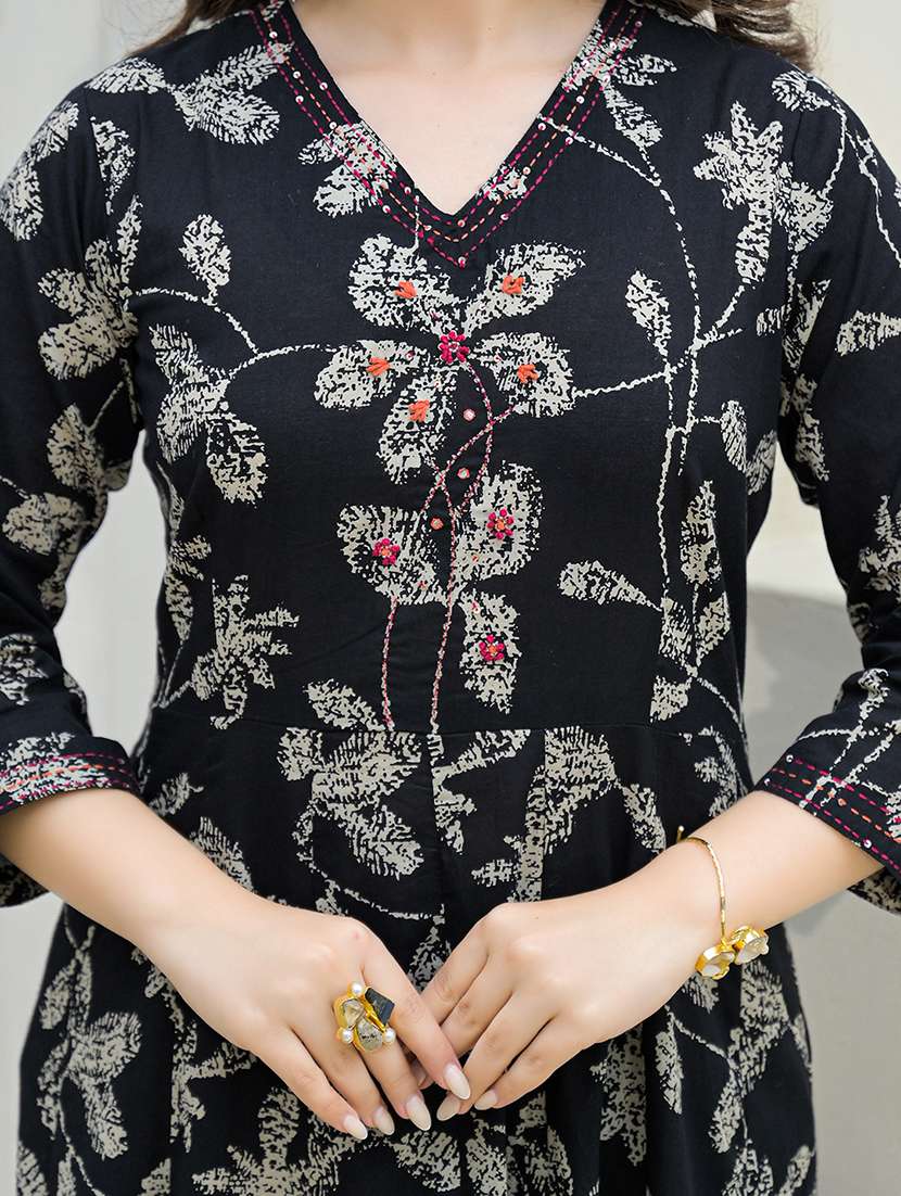 women printed three quarter sleeve kurta pant with dupatta set - 22069213 -  Standard Image - 4