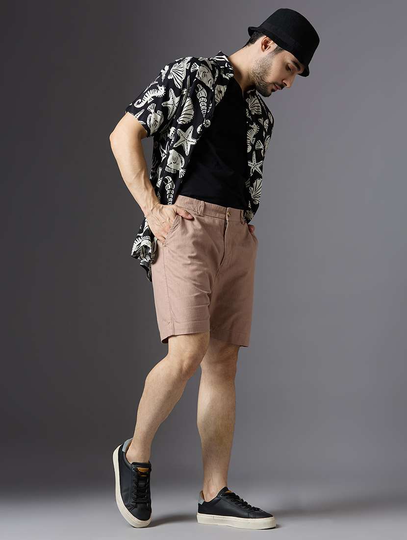 men solid mid rise regular fit shorts - 22069677 - Standard Image - 4