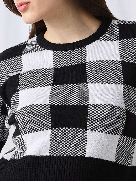 globus women black checkered round neck long sleeves acrylic pullover crop sweater - 22069718 - Standard Image - 4