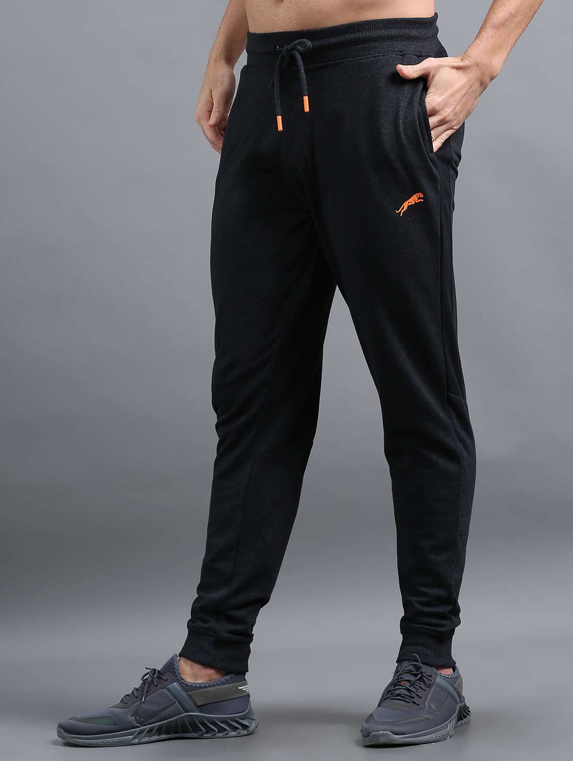men solid mid rise regular fit jogger - 22070964 - Standard Image - 1