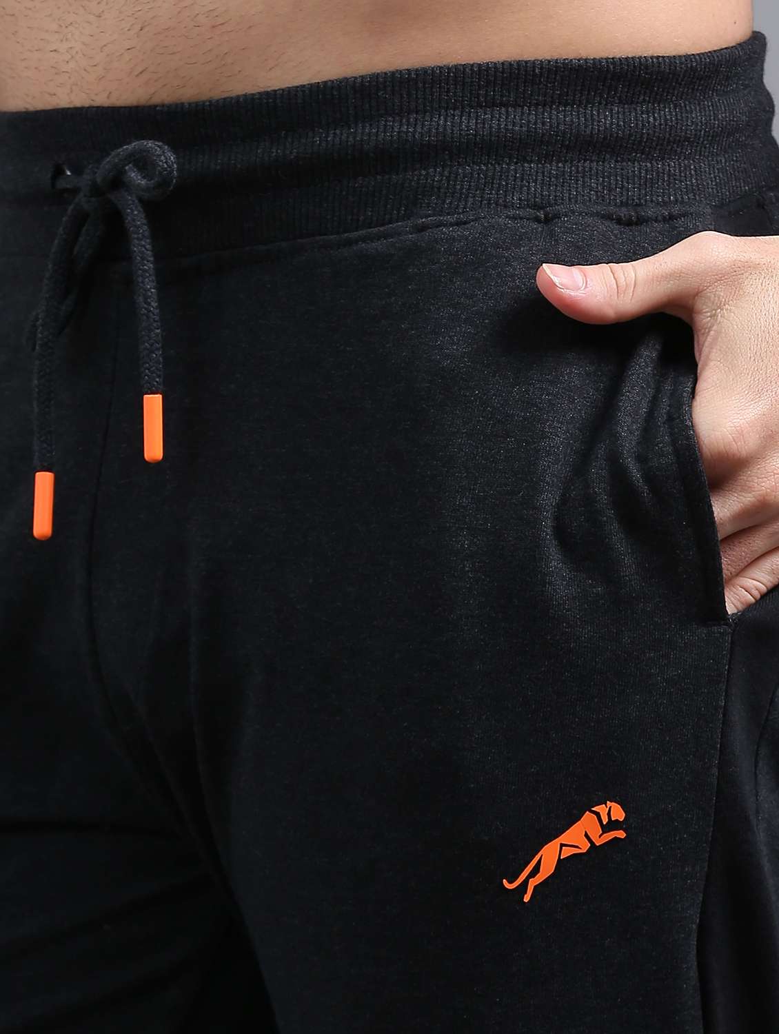 men solid mid rise regular fit jogger - 22070964 - Standard Image - 4