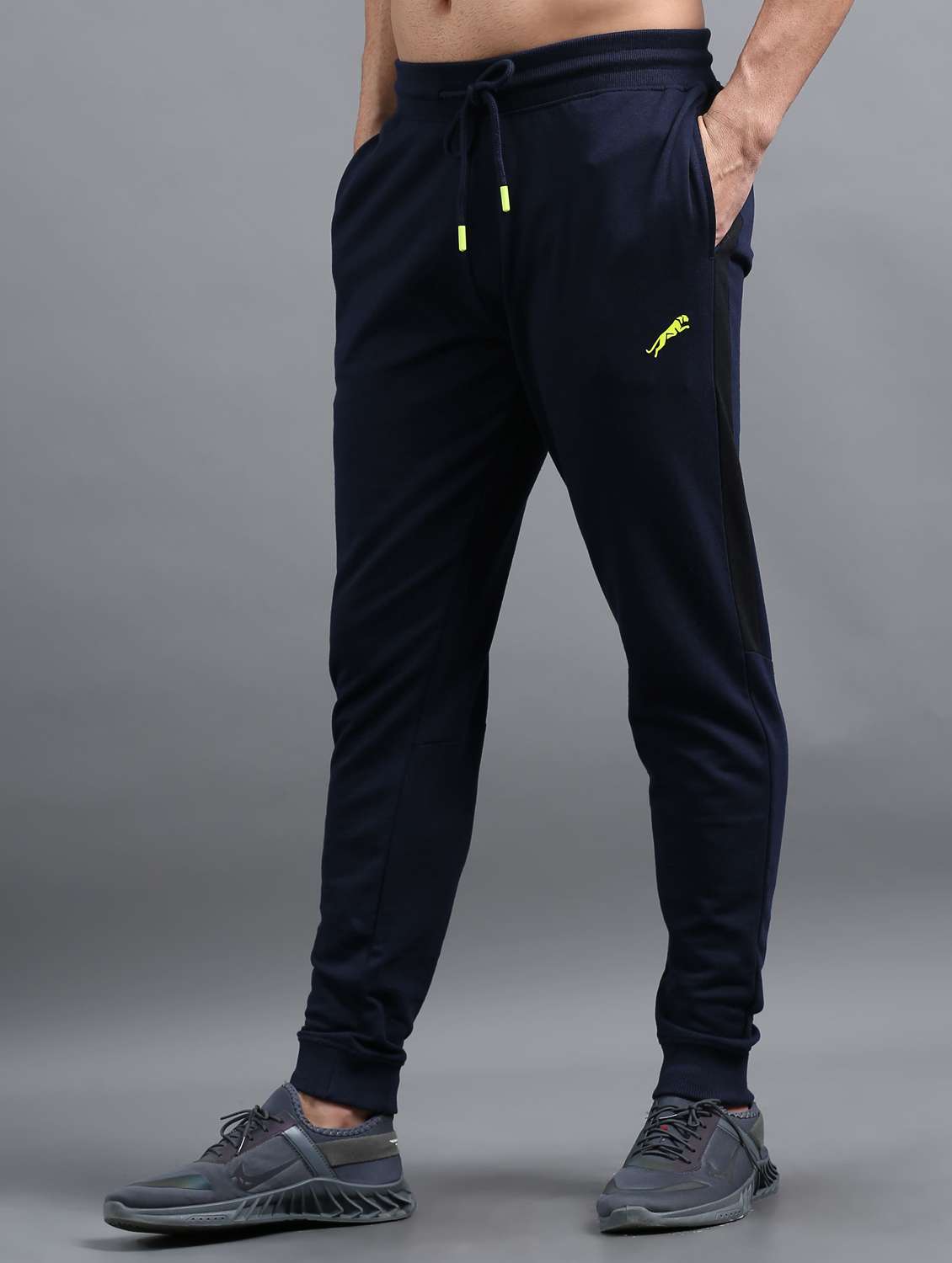 men solid mid rise regular fit jogger - 22070965 -  Standard Image - 1