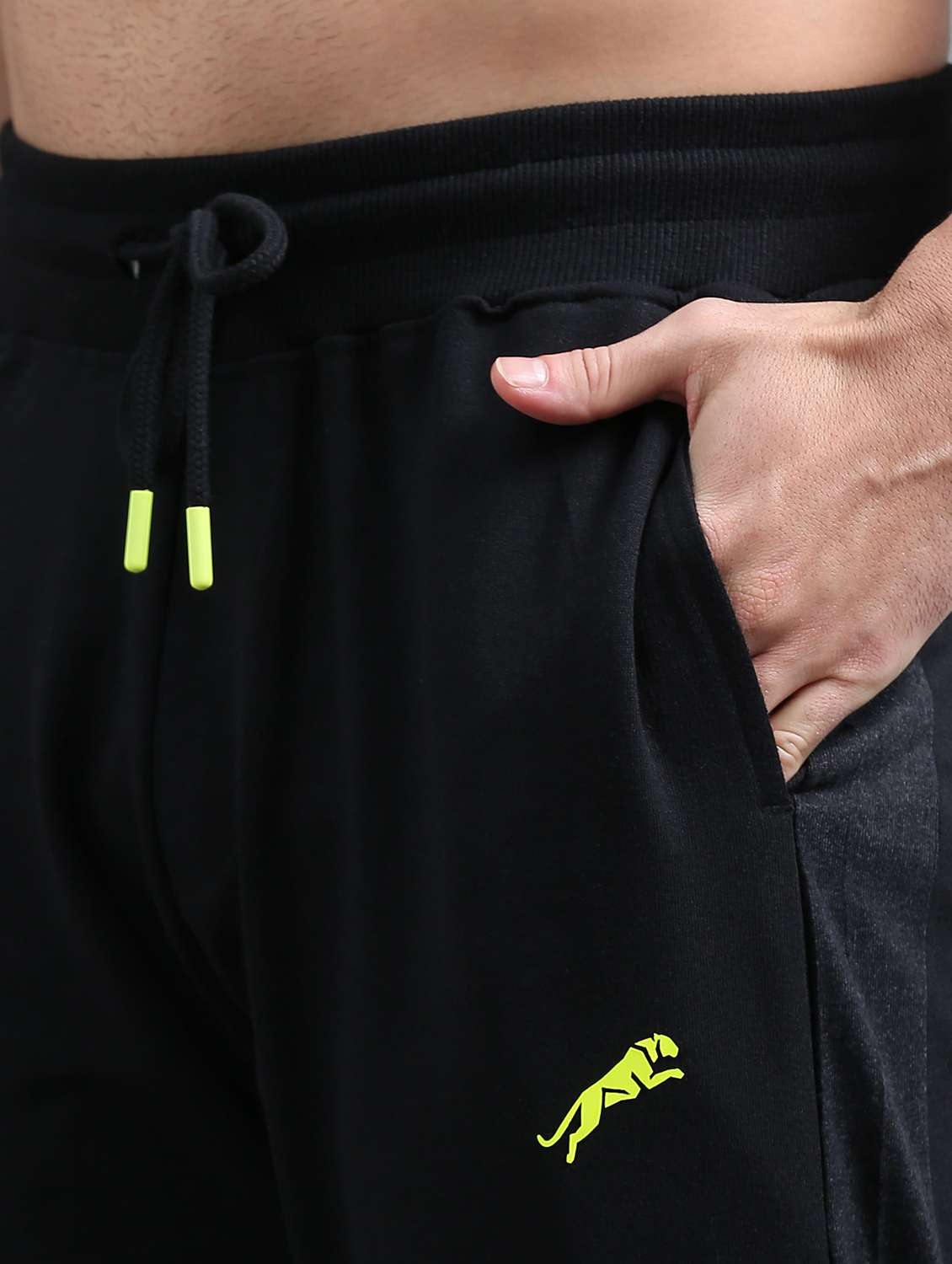 men placement print mid rise regular fit jogger - 22070968 -  Standard Image - 4