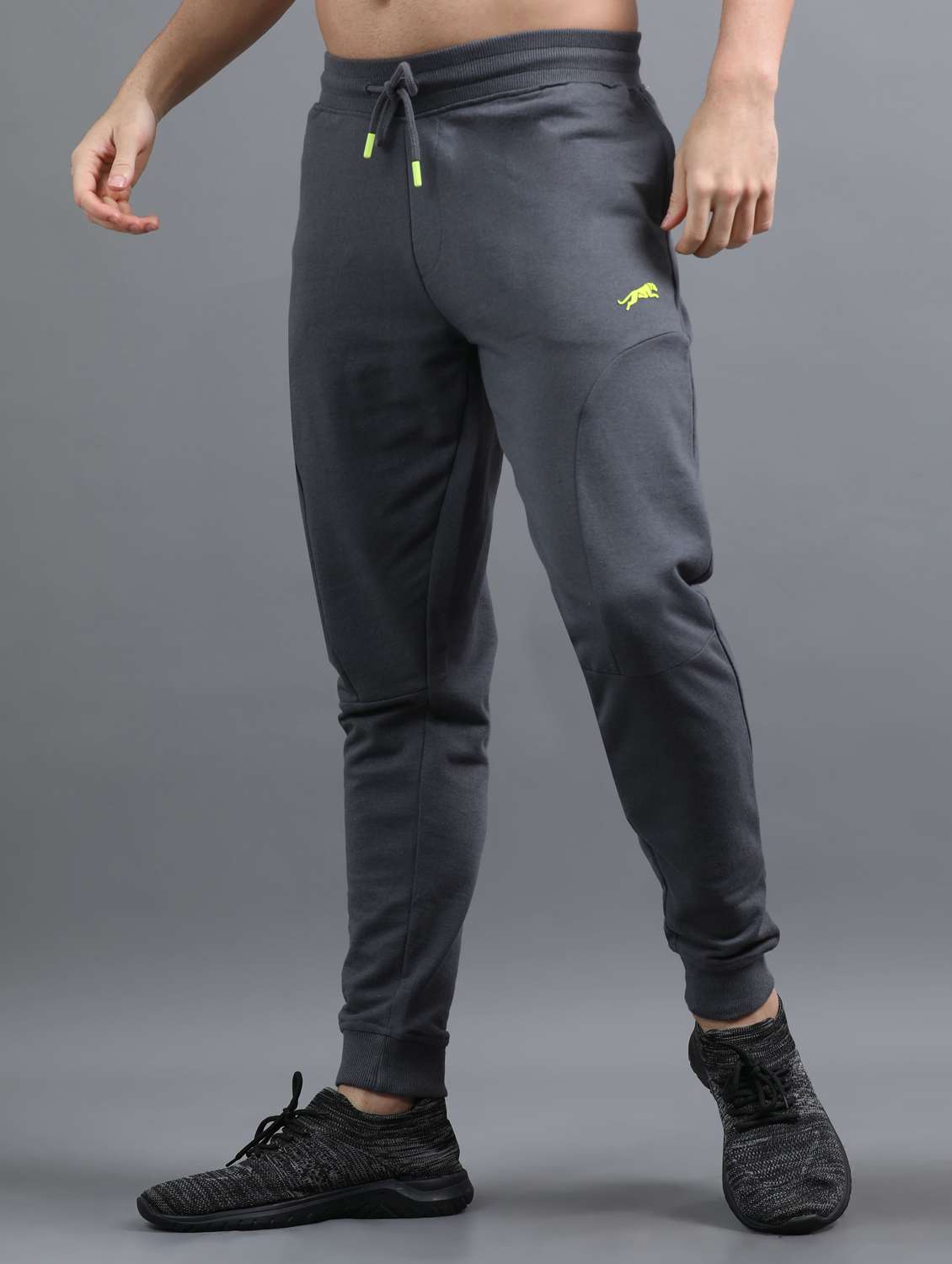 men solid mid rise regular fit jogger - 22070969 -  Standard Image - 1