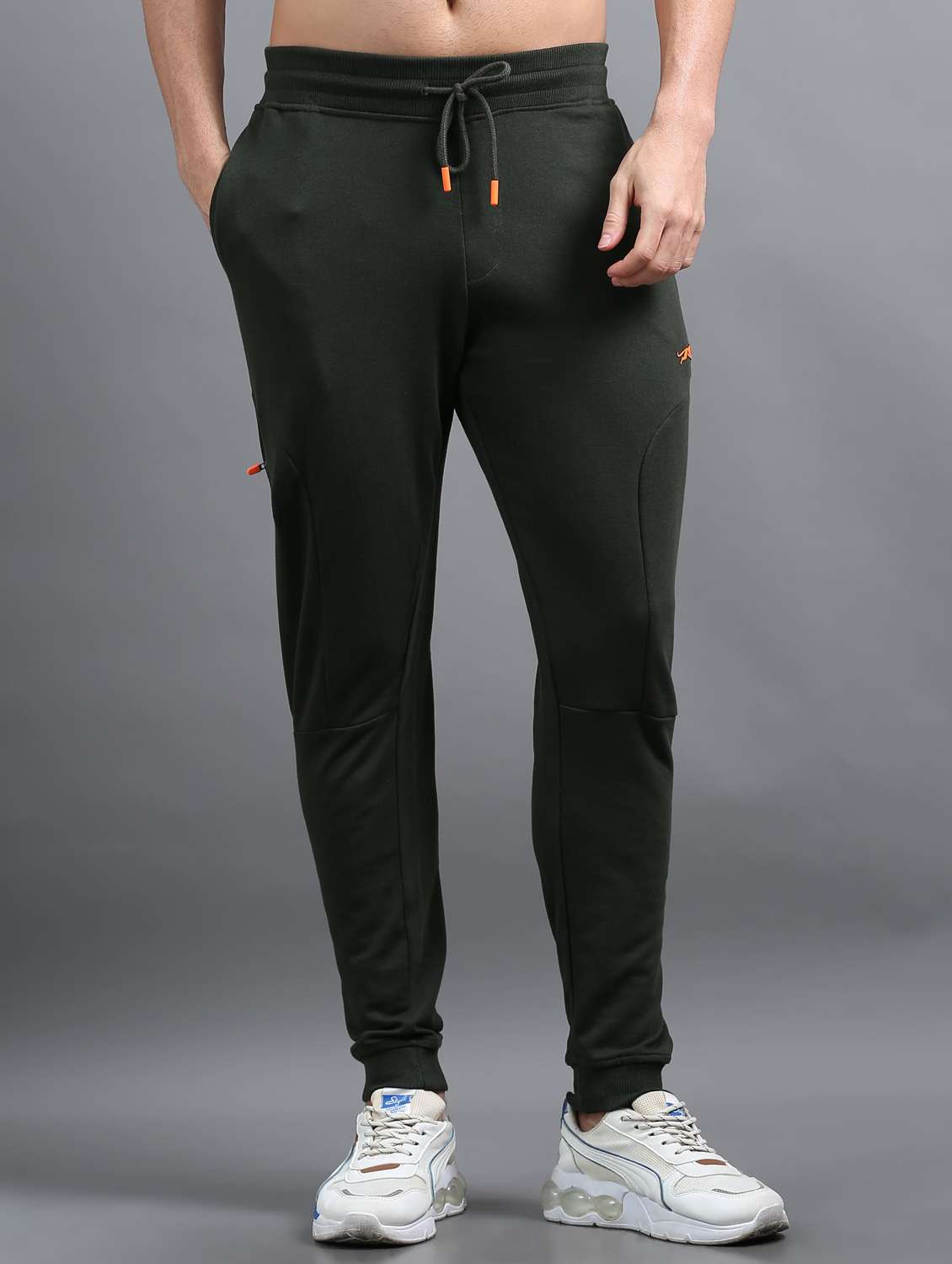 men solid mid rise regular fit jogger - 22070970 -  Standard Image - 1