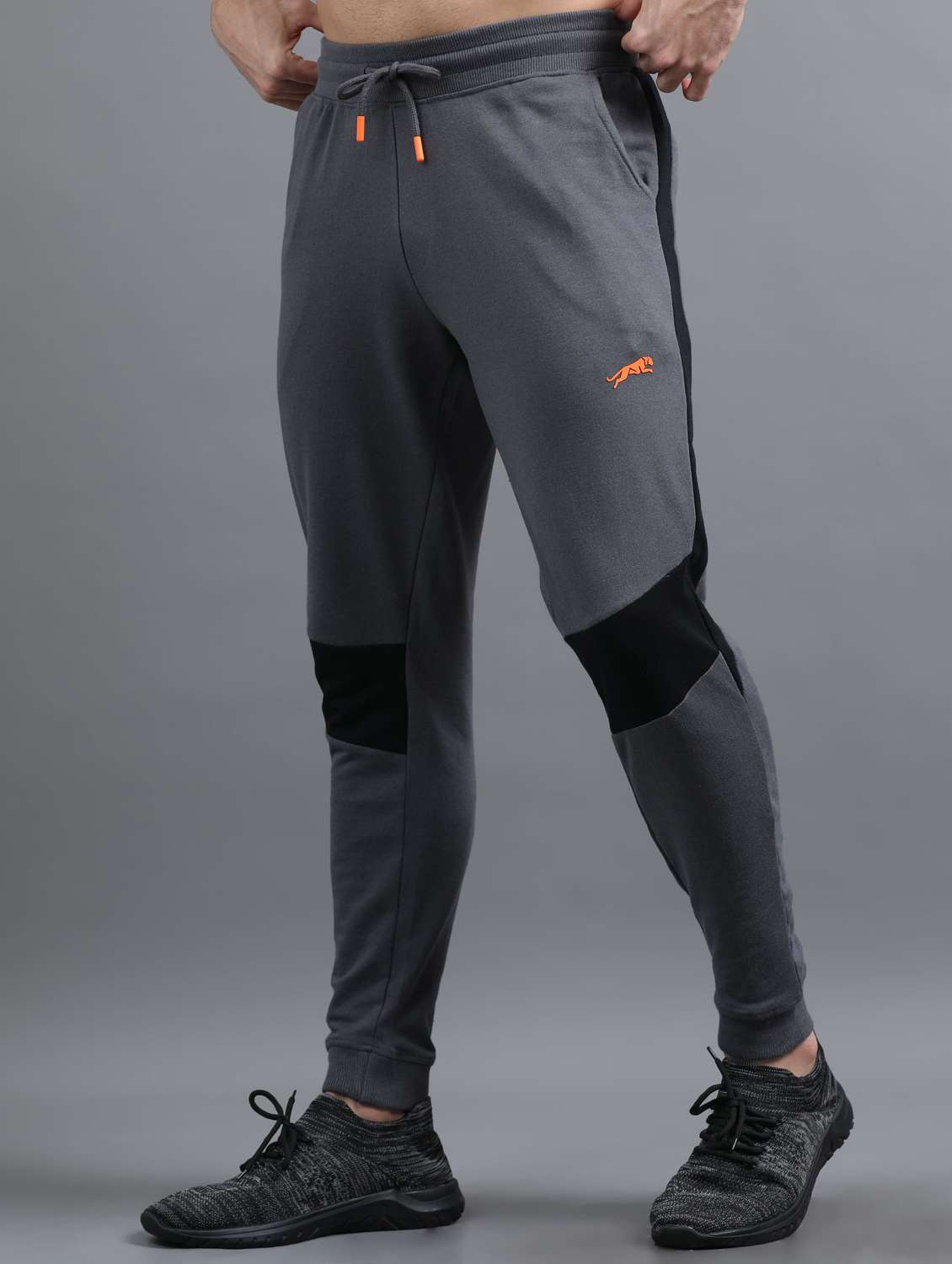 men color block mid rise regular fit jogger - 22070971 -  Standard Image - 1