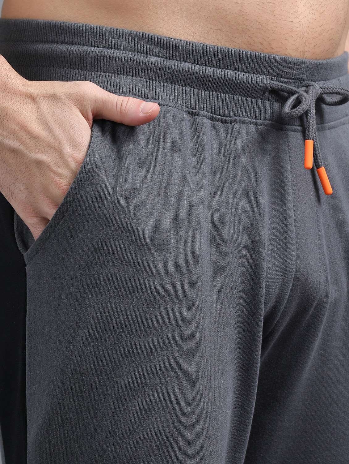 men color block mid rise regular fit jogger - 22070971 -  Standard Image - 4