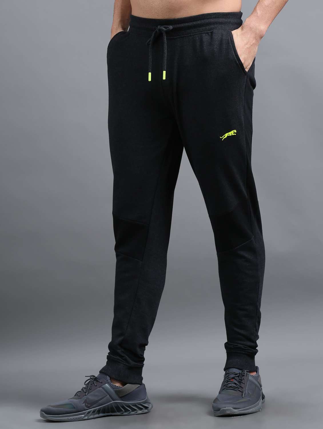 men color block mid rise regular fit jogger - 22070972 -  Standard Image - 1