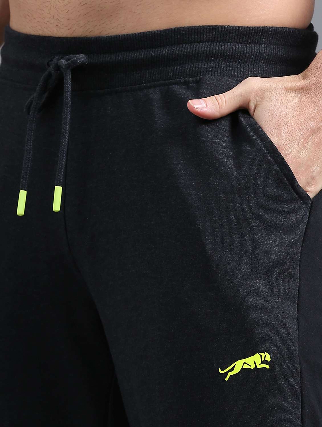 men color block mid rise regular fit jogger - 22070972 -  Standard Image - 4