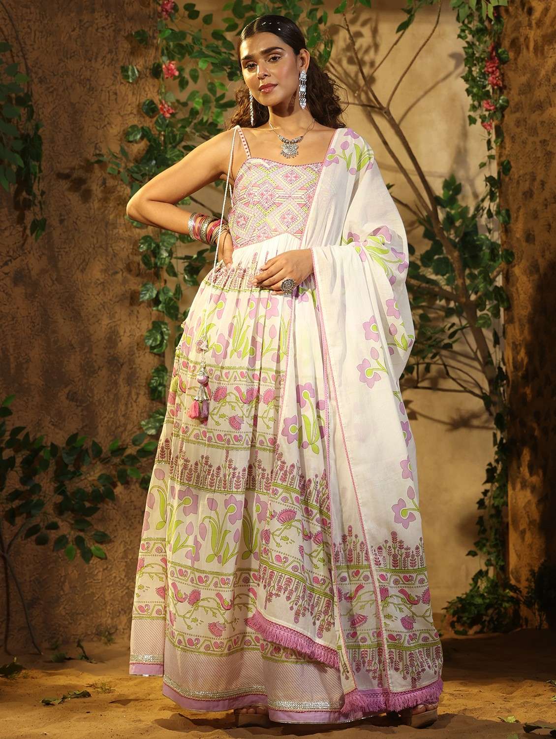 women printed sleeveless kurta dupatta set - 22071180 -  Standard Image - 1