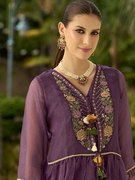 women embroidered long sleeve kurta pant set - 22071301 - Standard Image - 4