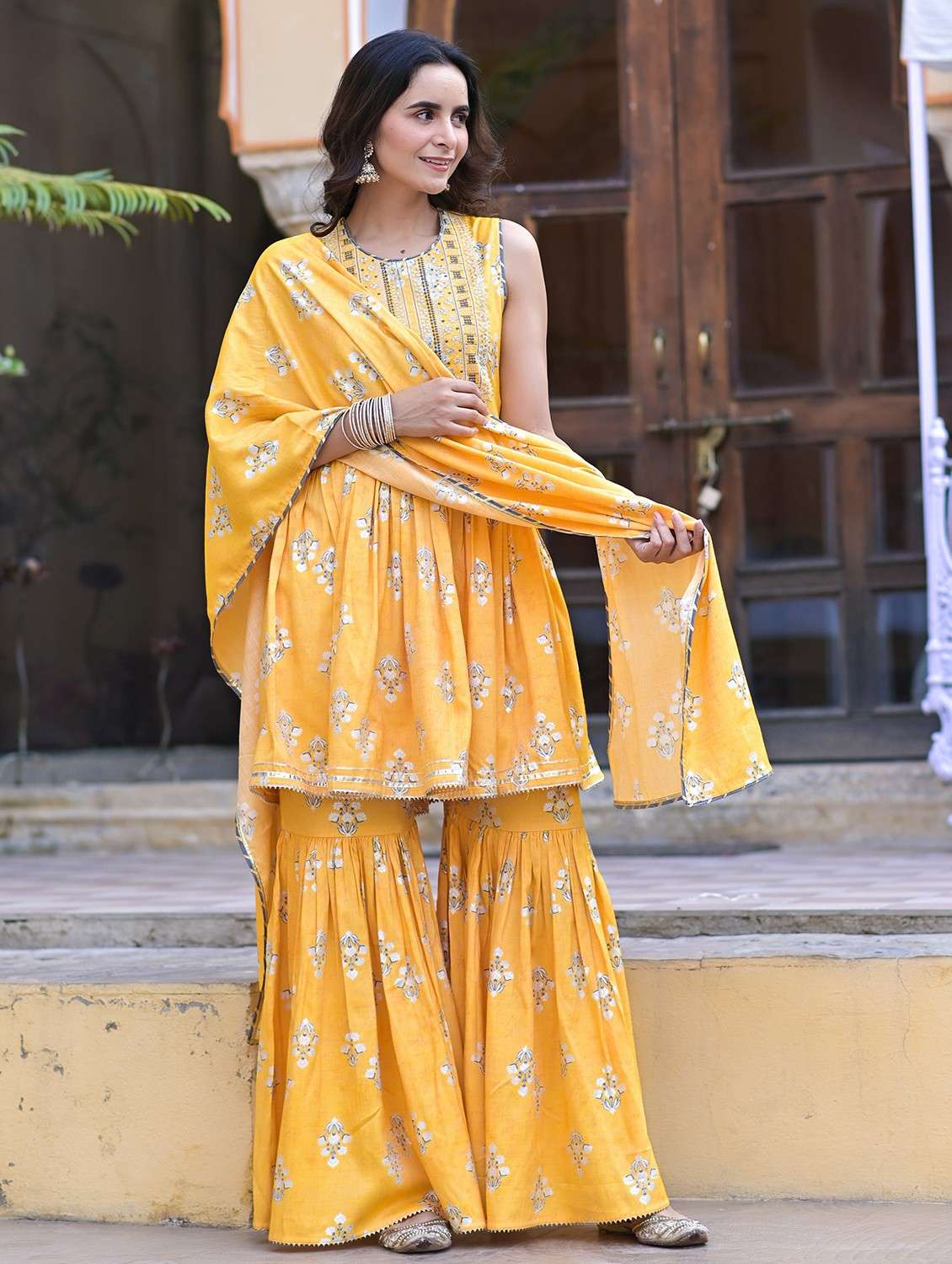women floral sleeveless kurta sharara with dupatta set