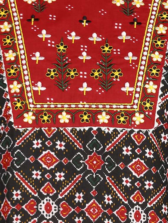 women printed three quarter sleeve straight kurta - 22071556 - Standard Image - 4