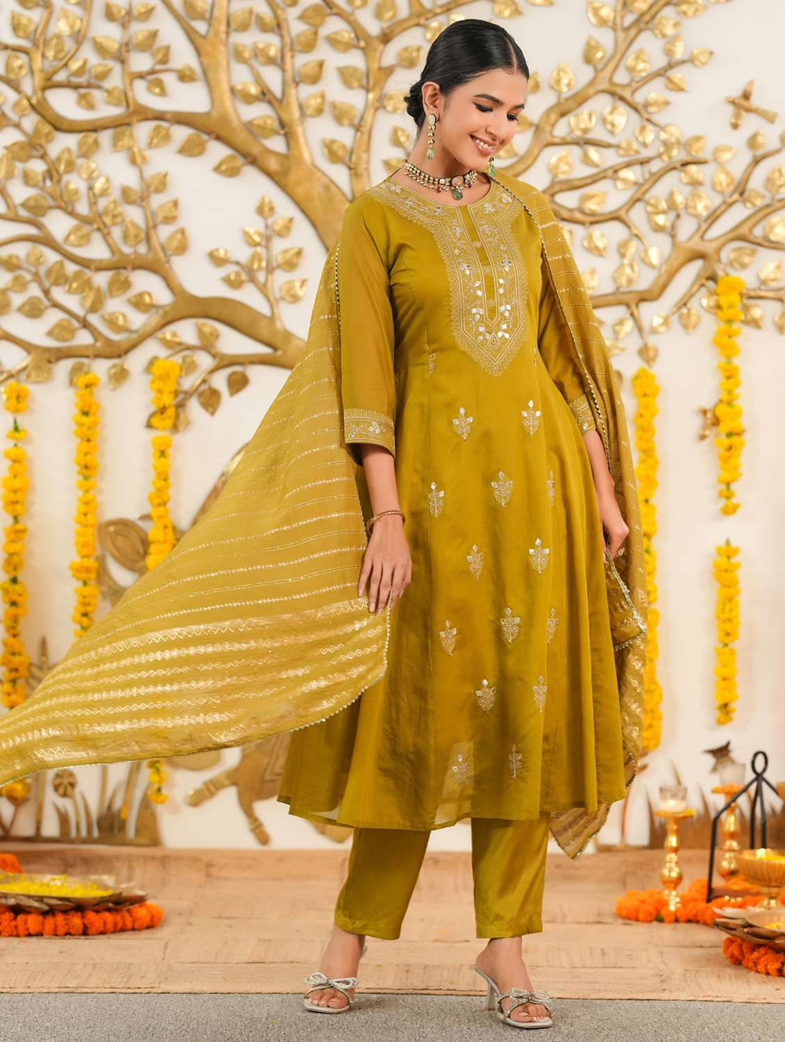 women solid with work three quarter sleeve kurta pant with dupatta set - 22072088 -  Standard Image - 4