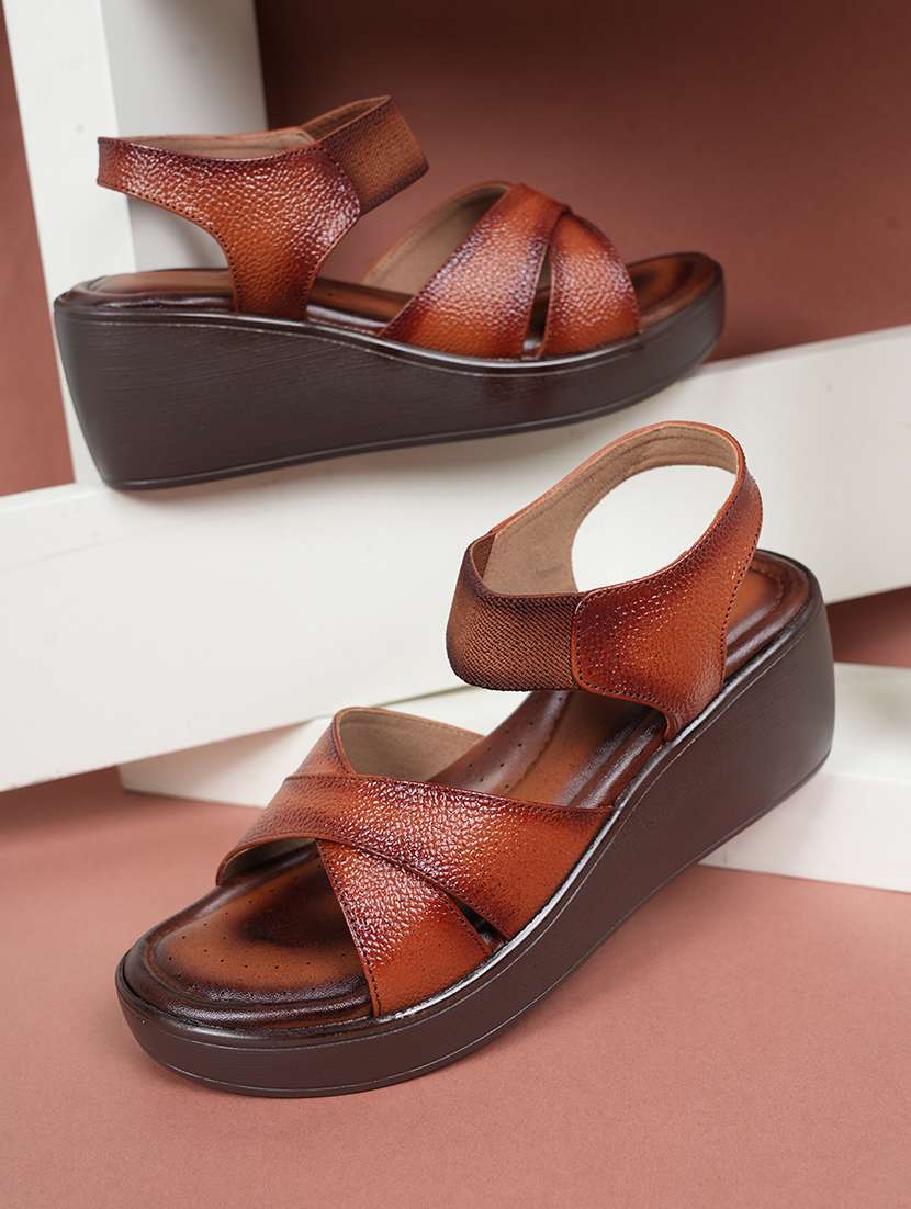 women solid back strap wedges