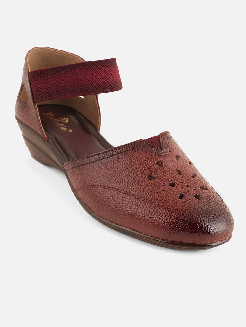 women maroon slip on wedge - 22072138 - Standard Image - 4