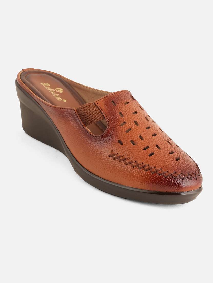women solid slip on mule - 22072163 - Standard Image - 4