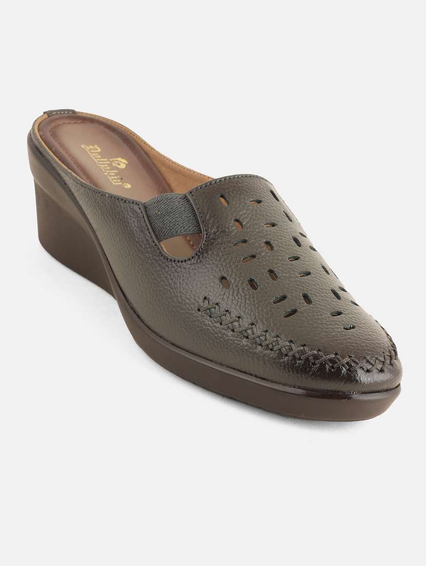 women solid slip on mule - 22072164 -  Standard Image - 4