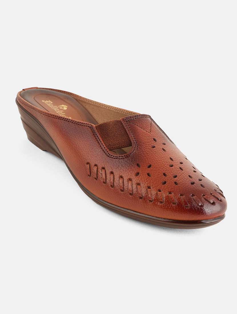 women solid slip on mule - 22072166 -  Standard Image - 4