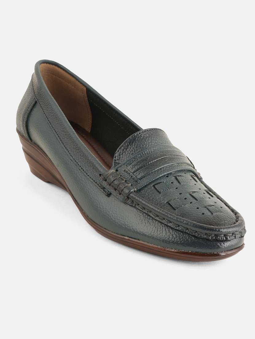 women solid slip on platform wedge - 22072178 - Standard Image - 4