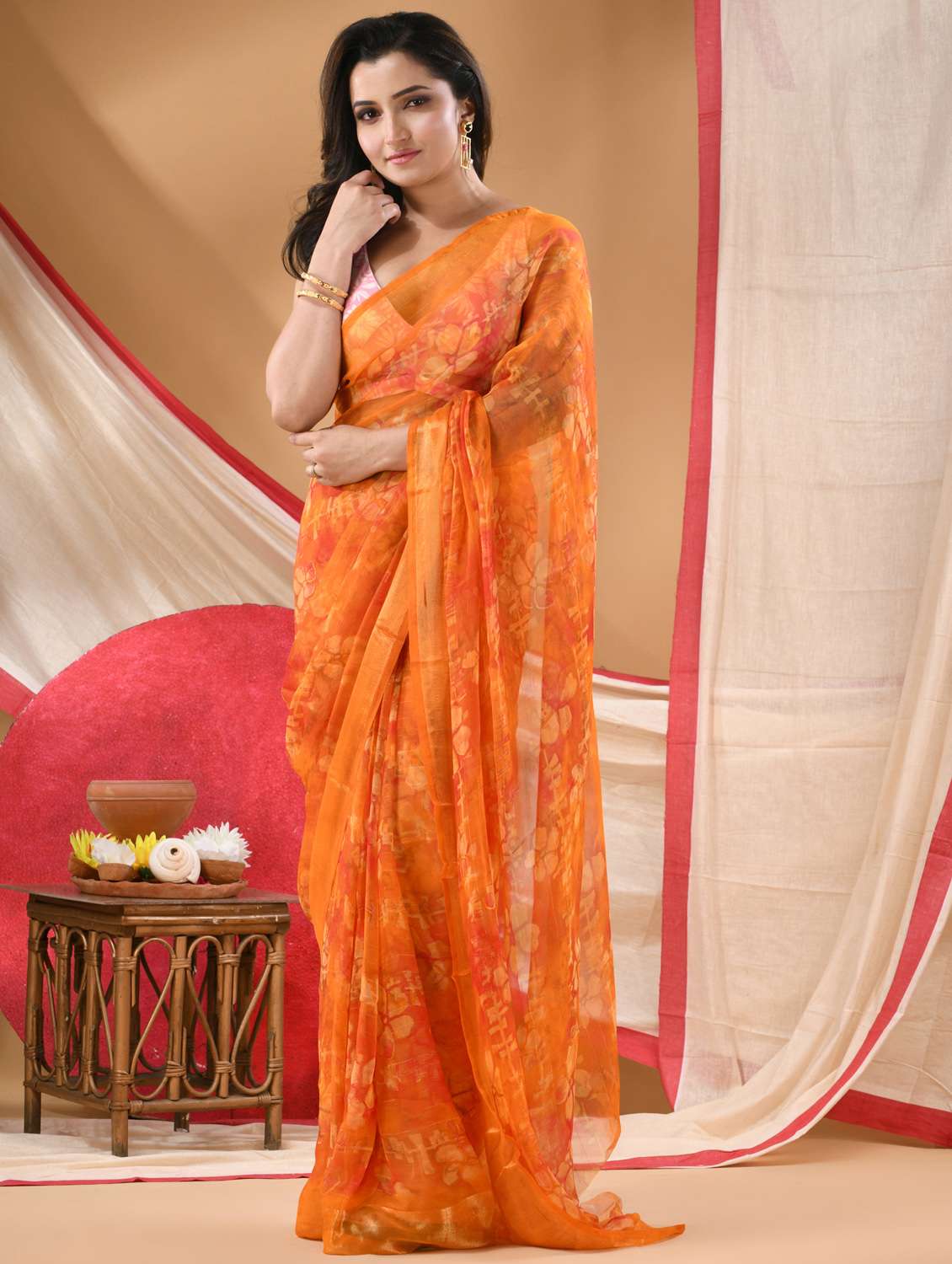 women floral printed saree - 22072237 - Standard Image - 1
