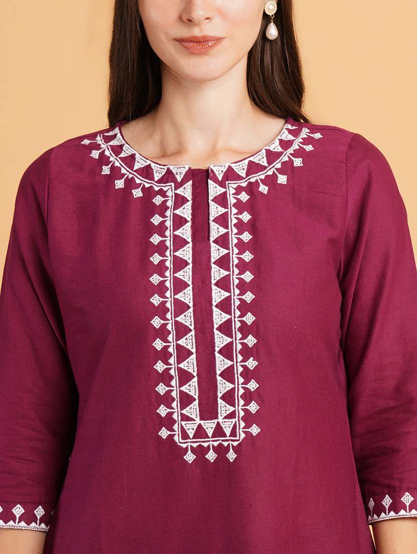 women embroidered three quarter sleeve straight kurti - 22072448 - Standard Image - 4