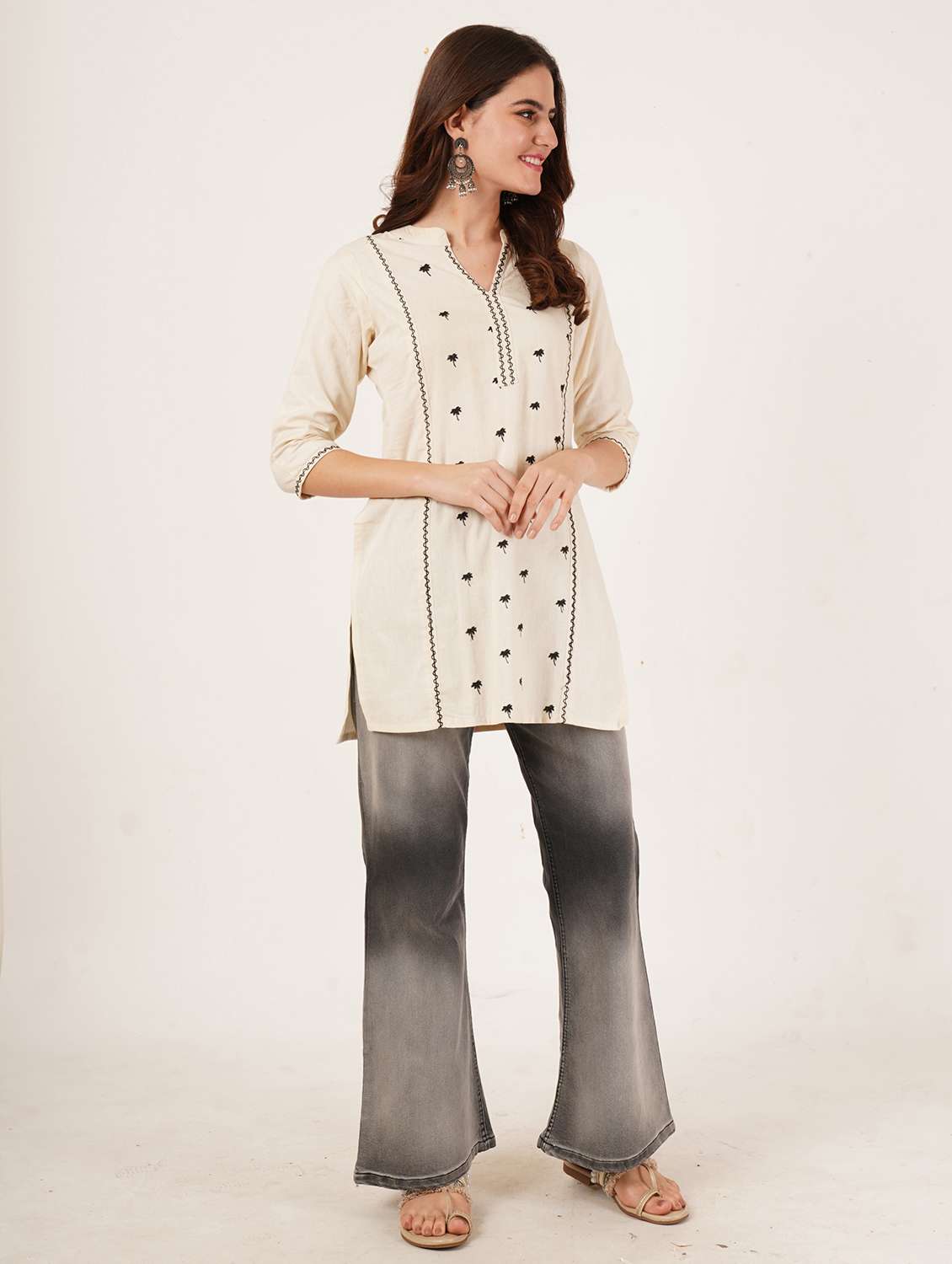 women embroidered three quarter sleeve straight kurti - 22072548 -  Standard Image - 4